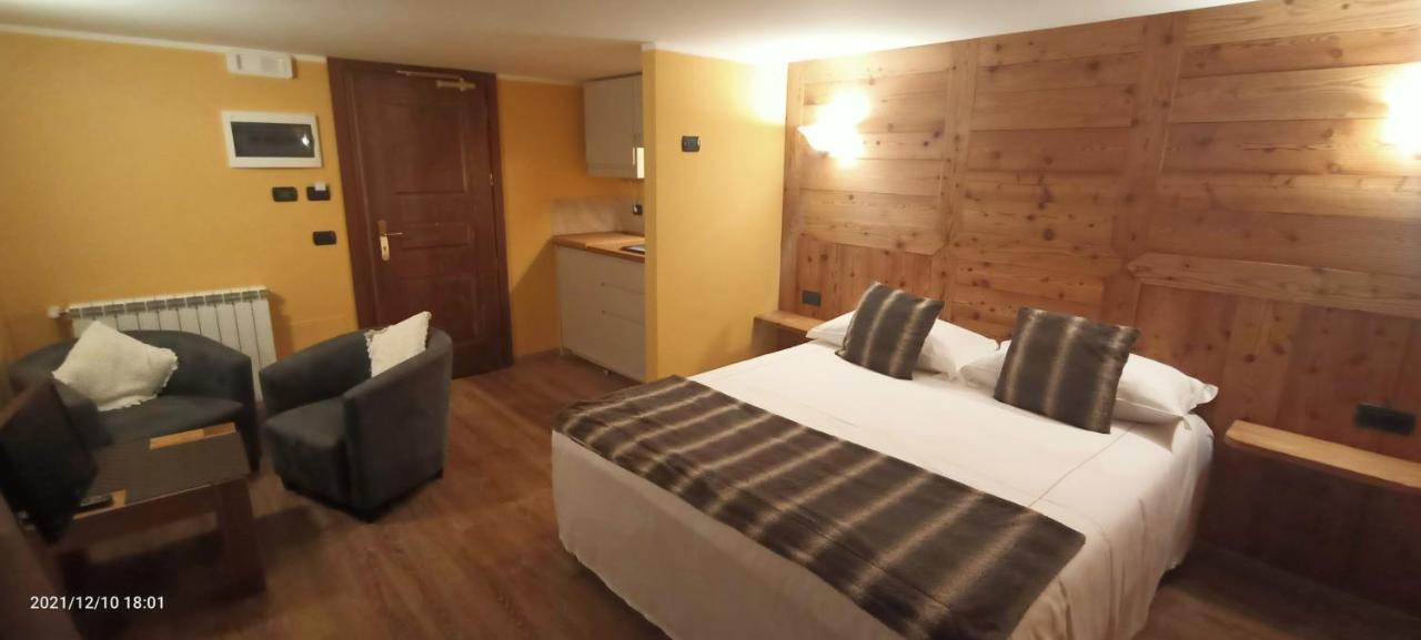 Chalet Alpina Hotel&Apartments La Thuile Buitenkant foto
