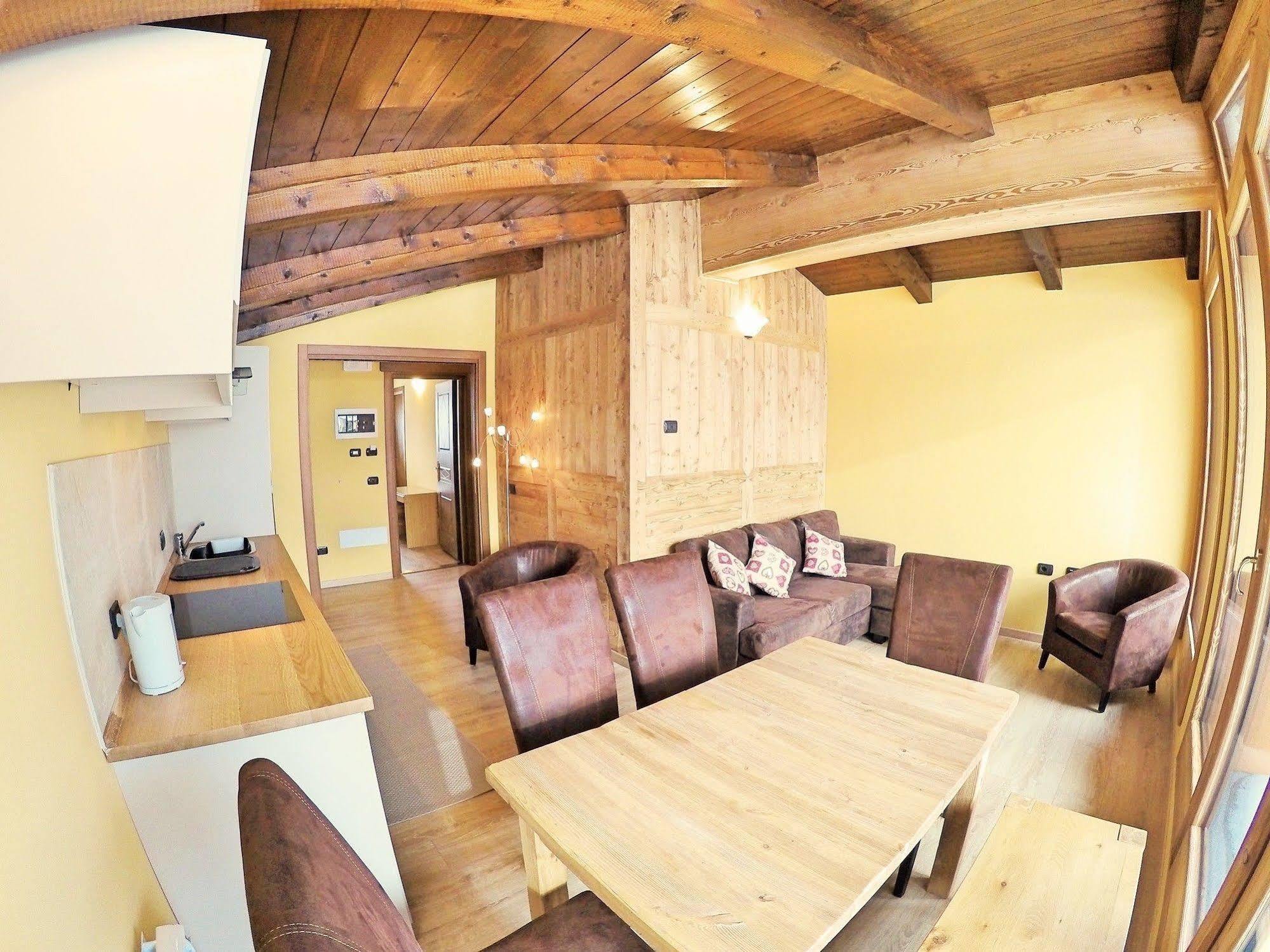 Chalet Alpina Hotel&Apartments La Thuile Buitenkant foto