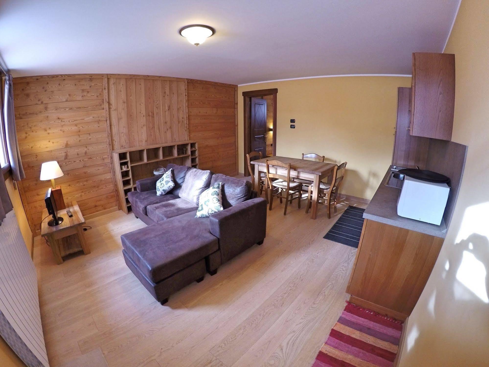 Chalet Alpina Hotel&Apartments La Thuile Buitenkant foto
