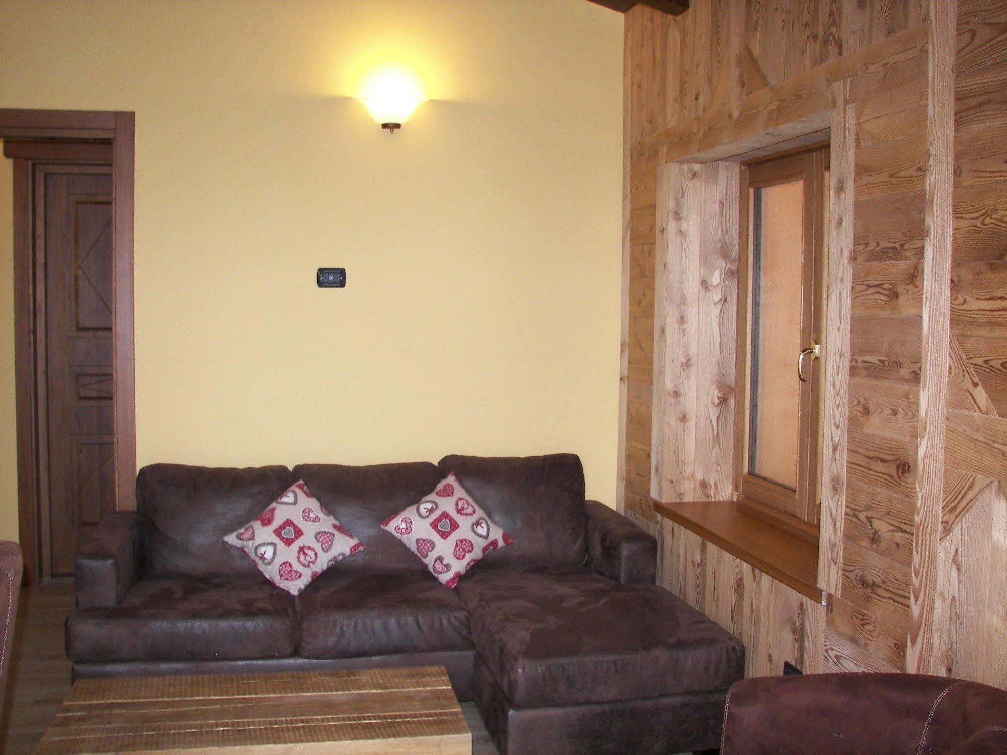 Chalet Alpina Hotel&Apartments La Thuile Buitenkant foto